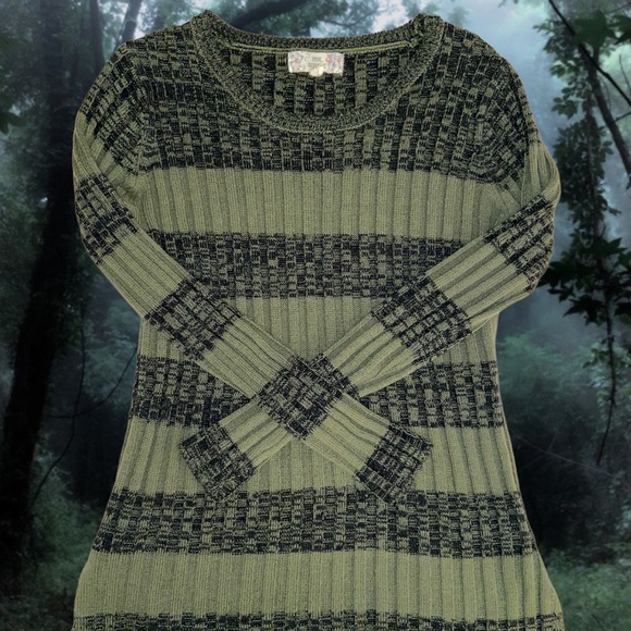 SOLD • striped green sweater - Picture 6 of 9